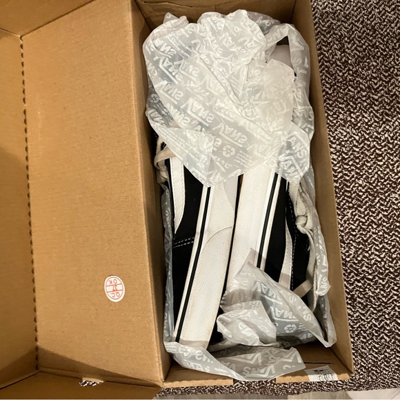 Vans lace up shoes black and white - Picture 6 of 7